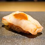 寿志團 - 赤海老の昆布〆　海老味噌のせ