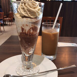 カフェモロゾフ - マロンパフェとコーヒー