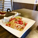 ピッツエリアバール　CACTUS　D'ORO - ツナとアイコ（プチトマト）のペペロンチーノ　冷製パスタ（乾麺パスタに変更）