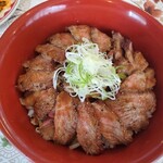 霜降牛ステーキ千 - ステーキ丼(多分税抜き1080円)