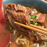 OKINAWA SOBA EIBUN - BUNBUNそば　炙り軟骨ソーキ肉　とろり