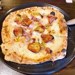 ピッツエリアバール　CACTUS　D'ORO - トレモスタルダ（ソーセージ・サラミ・ハム・マスタード・玉ねぎ）