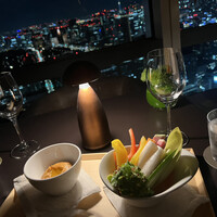 ザ タヴァン グリル＆ラウンジ - 