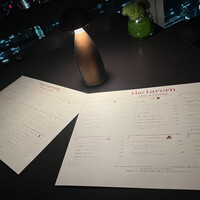 ザ タヴァン グリル＆ラウンジ - 