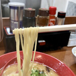 Yokohama Iekei Ra-Men Haruki - 麺アップ