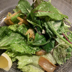 ラ・ファソン 古賀 - 帆立のスモーク、白海老の上新粉揚げ、リンゴ酢風味 シーザースサラダ