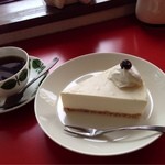 カルガモ コーヒー - キリマンジャロとレアチーズケーキ