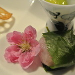 繭玉 - こういうの…良いですね♪桜餅も美味しい。