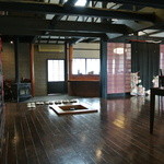 繭玉 - 店内。広々としています。