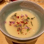 鮨処 池上 - 根室の毛蟹の豆乳蒸し 蓴菜の新芽 梅肉