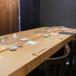 鮨処 池上 - カウンター6席