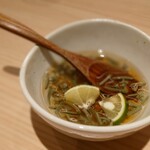 酒と料理　戸塚駅横研究所 - じゅんさい酢(¥600)