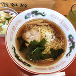 寿町食堂 - サラダとラーメン。