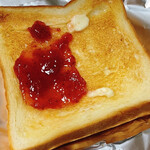 Ｂｒｅａｄ Ｃｒａｆｔ　オオウラ - ミルク食パンのバタージャムトースト