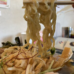 らー麺　Do・Ni・Bo - かた茹でちぢれ太麺がイイ