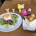 プリモピアーノ - 最初に、サラダ＆パン　※Aランチ　1,100円(税込)