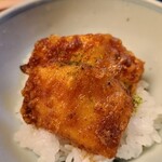 緒方 - ⑪真名鰹(香川県産)の天丼
      産卵期は初夏～夏、旬は秋～初夏、特に冬
      暖流に乗って回遊し産卵の為に瀬戸内海へ入ってくる様です
      真名鰹を焼くと独特な香りが出る事が多いのですが、揚げるとそれを感じません