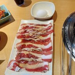 Yakiniku Kingu - 炙りすき焼きカルビ　これが一番好き