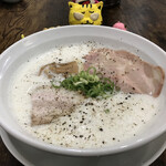 丸山製麺所 - 地鶏白湯らーめん　870円(税込)　※寄ってみた