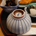 お料理ひろせ - 伏せられて提供されるお茶碗。