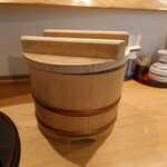 お料理ひろせ - 一人ずつ、お櫃で提供されるご飯。