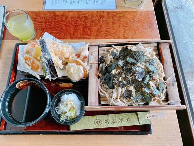 写真 : 笏谷そば 本店 （しゃくたにそば） - 商工会議所前/そば | 食べログ