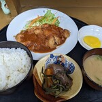亀の家食堂 - 土曜日の昼定食、チキンカツ