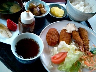 Berumi - カニクリーム&エビフライの定食