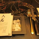 六花 - 紙の裏はメニュー