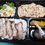 炭焼スモークチキン　福の鳥 - デラックス弁当