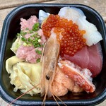海の丼　丼丸 - 料理写真:「大漁丼」950円也。税込。