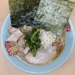 横浜ラーメン 町田家 - ラーメン 並盛（かため、こいめ、多め）