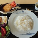グリル - ロブスターと帆立貝のカレーライス