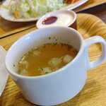 Cafe&meal YUM YUM - コンソメスープもたっぷり美味しいです➰✨