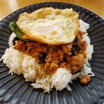 マンゴツリーカフェ - 鶏のガパオ 869円
