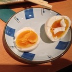 酒の大桝 - スモッち（半熟燻製卵）
