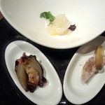 ルナ パルパドス - ヒラメのカルパッチョ
      せせりのパテ
      玉ねぎ
      