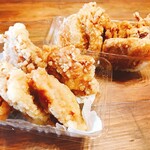 唐揚げ専門 まるなか商店 - 奥『名物　醤油唐揚げ　375g』
手前『うま塩唐揚げ　375g』