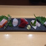 宮城の魚と赤酢のお寿司 魚が肴 - 刺身５点盛り(水たこ、宮城サーモン、真鯛、まぐろ赤身、メカジキ、あじ、、以上６点)
