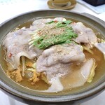 個室宴会場 越後まる松 - 四つ葉ポークの陶板焼き 豆乳ピリ辛仕立て