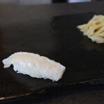 すし大 - ヒラメのエンガワ