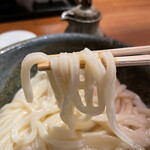 饂飩とお酒 からほり きぬ川 - 天盛り生醤油＋麺大盛