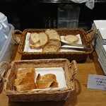 グルメ&ギャラリー タル - バケット、ライ麦パン(プチパン無し)