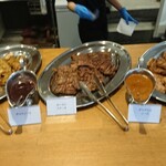 グルメ&ギャラリー タル - チキン香草パン粉焼き(トマトソース)、牛ハラミステーキ(赤ワインソース)、ガルシアポークのシャリアピン風(デミグラスソース)