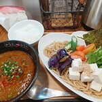 からひげ - ★★つけ麺 1000円 太麺、茄子、オクラと仕事は丁寧だが、ひたすら山椒の辛さのみで甘みが無い！麻ぜろうを研究して欲しい！