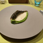 モノリス - ❻鮎のファルシー、ソースヴァニーユ、アスペルソバージュ。