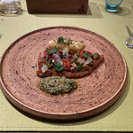 モノリス - ❽ネオ・ダブリエドサブール
      焦がしバター、ラヴィゴッドソース
      プチトマトのコンフィ、ケッパー、レモンの果肉、コルニッション、ローストアーモンド