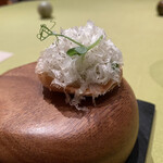 モノリス - 新玉ねぎのソテー、グリーンピース、コンテチーズ