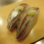 栄寿司 - アジ　身が分厚いです　一貫２００円