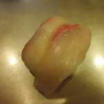 栄寿司 - カンパチです　一貫１００円